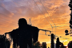Одесситы наблюдали удивительно красочный летний закат (фото)