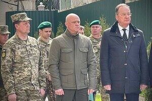 Ко Дню пограничника в Одессе открыли монумент "Стена Героев" Ко Дню пограничника в Одессе открыли монумент "Стена Героев"
