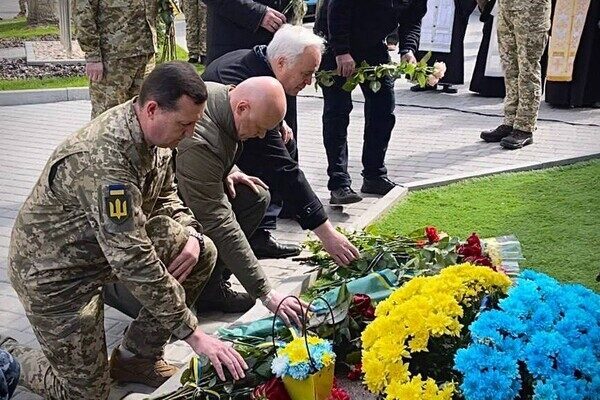 Ко Дню пограничника в Одессе открыли монумент "Стена Героев" Ко Дню пограничника в Одессе открыли монумент "Стена Героев"