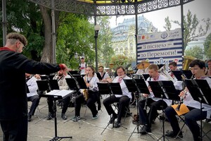 Борщ с бычками у библиотеки и концерт в Горсаду: как одесситы отмечали День независимости