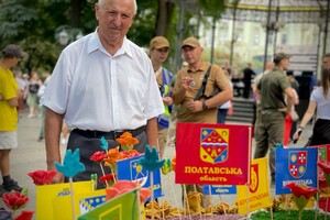 Борщ с бычками у библиотеки и концерт в Горсаду: как одесситы отмечали День независимости