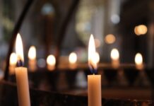 Что нести в церковь на панихиду: в ПЦУ объяснили традиции и правила