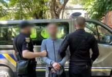 Одессит распылил баллончик в маршрутке и ранил ножом пассажира: какое наказание ему грозит