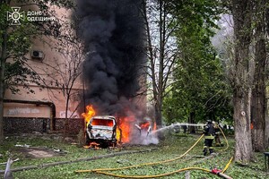 РФ атаковала Одессу дронами: обломки БпЛА упали на дом, пострадали люди РФ атаковала Одессу дронами: обломки БпЛА упали на дом, пострадали люди