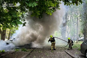 РФ атаковала Одессу дронами: обломки БпЛА упали на дом, пострадали люди РФ атаковала Одессу дронами: обломки БпЛА упали на дом, пострадали люди