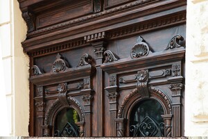 В центре Одессы восстановили двери в старинном доме В центре Одессы восстановили двери в старинном доме